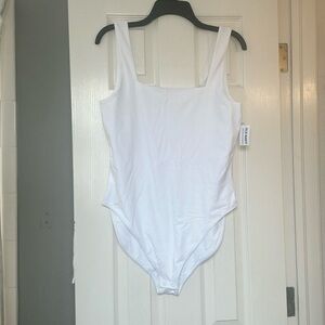 White Old Navy snap bottom body suit, NWT sz L